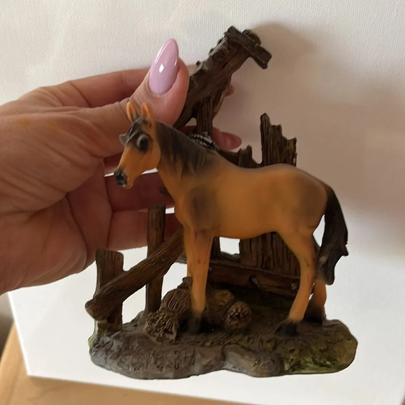 New Horse sculpture - Picture 3 of 5